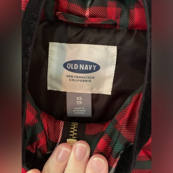 Old Navy Holiday Red Plaid Quilted Vest - Picture 4 of 6